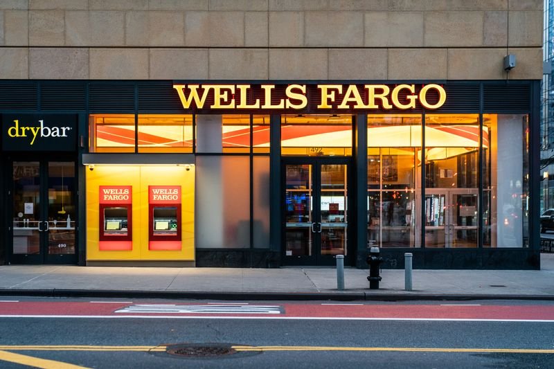 Wells Fargo Posts Higher Fourth-Quarter Profit, Helped by Higher Rates