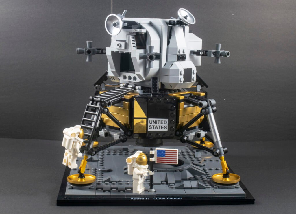 LEGO Lunar Lander: Exploring the World of Space-Themed LEGO Sets - US ...